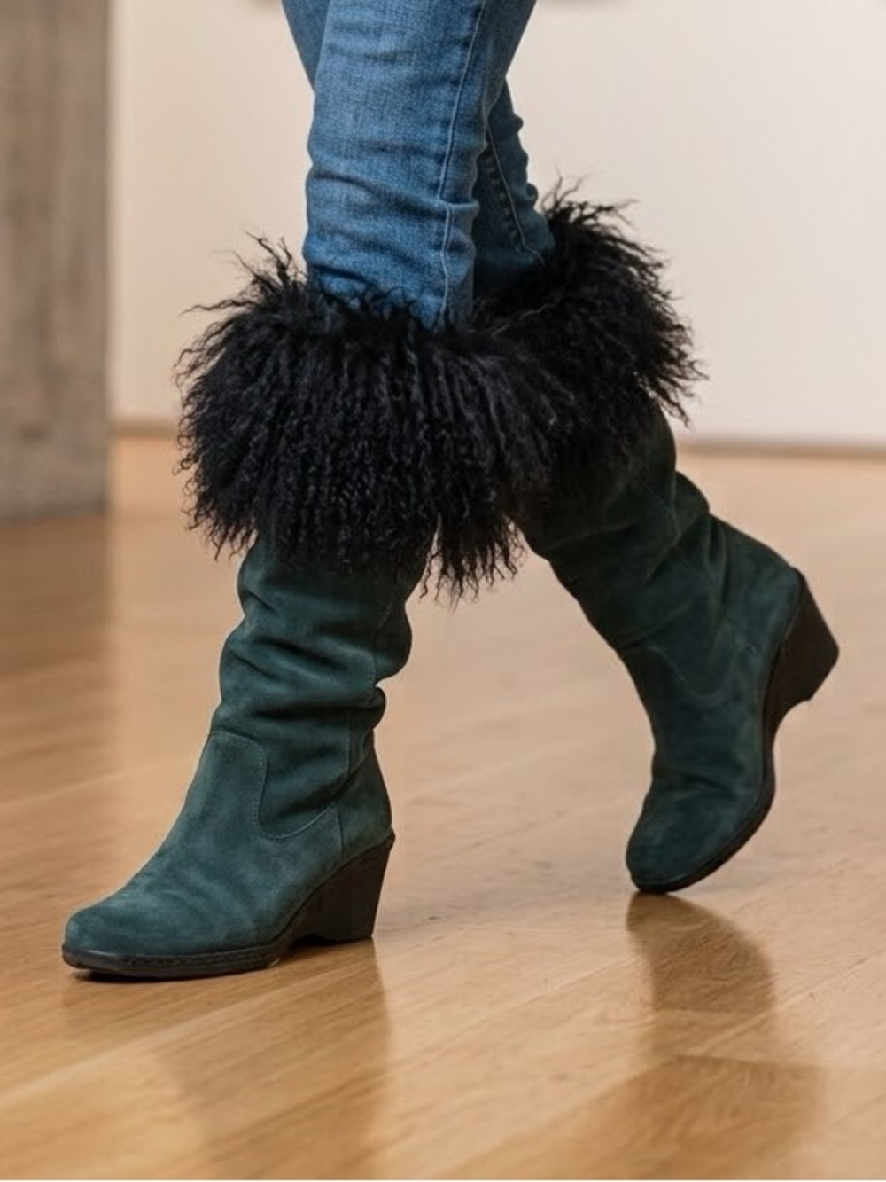 Vintage Green Suede Mongolian Fur Trimmed Wedge Boots - 7, made in Canada 🇨🇦